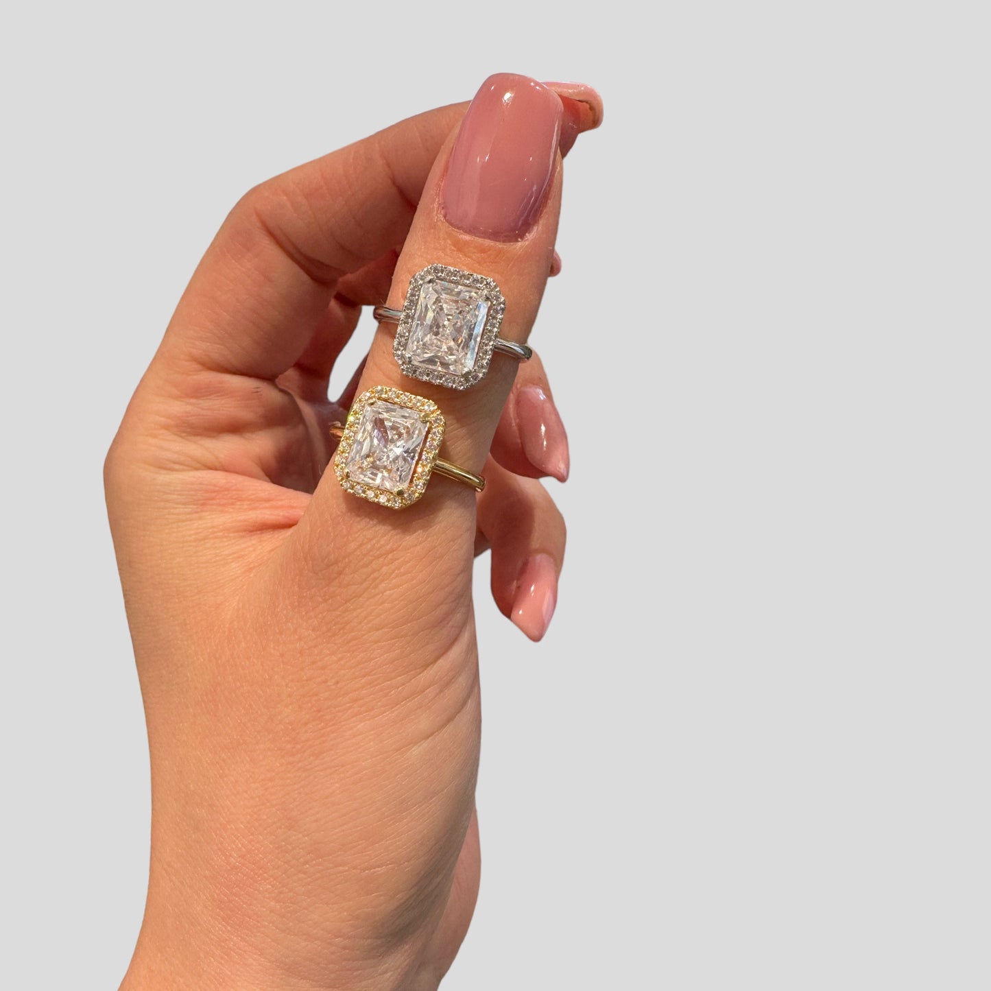 #Anello in argento 925 con zircone rettangolare taglio princess e contornato da zirconi taglio brillante