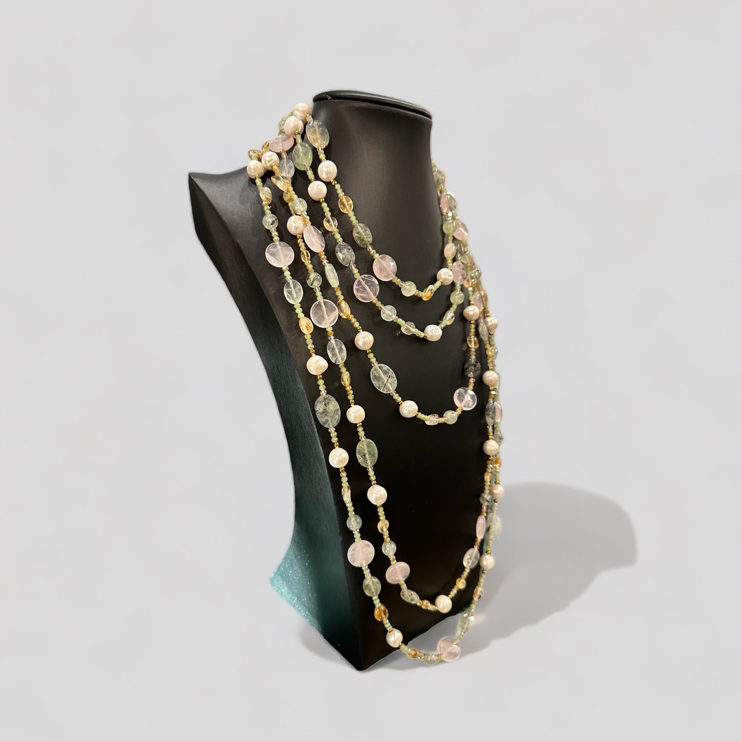 Collane in prehenite, quarzo citrino, quarzo rosa e perle d’acqua dolce