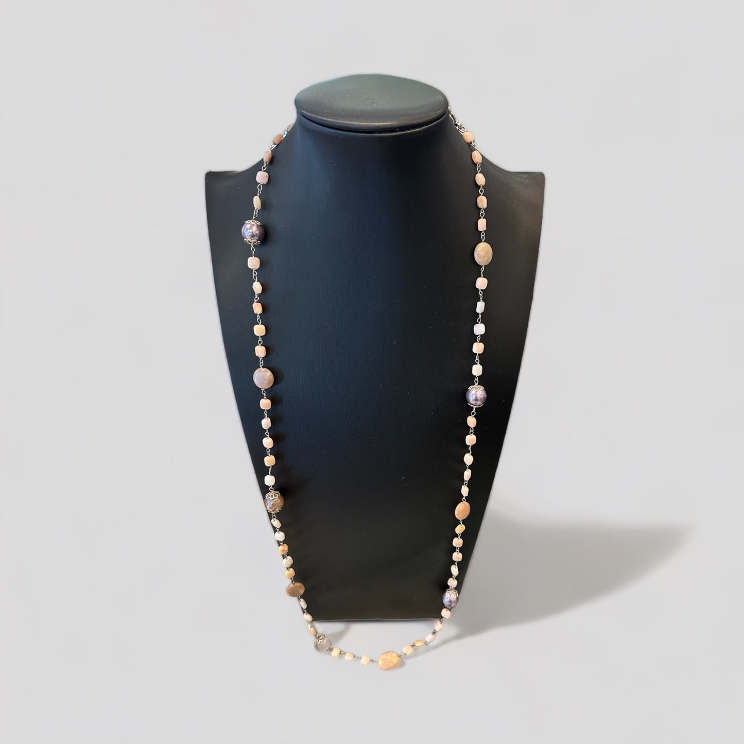 Collana in argento 925 rodiato lavorazione a rosario con opale rosa, quarzo rosa, pietra di sole e perle