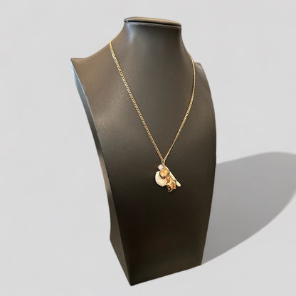 Collana corta catena in argento 925 placcato oro rosa con pendenti: 2 perle irregolari, 1 punto luce, un cornetto con zirconi, cuore e stella bombate