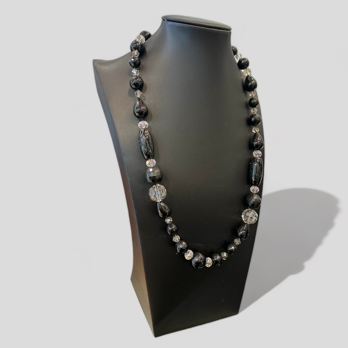 Collana lunga in onice e quarzo ialino