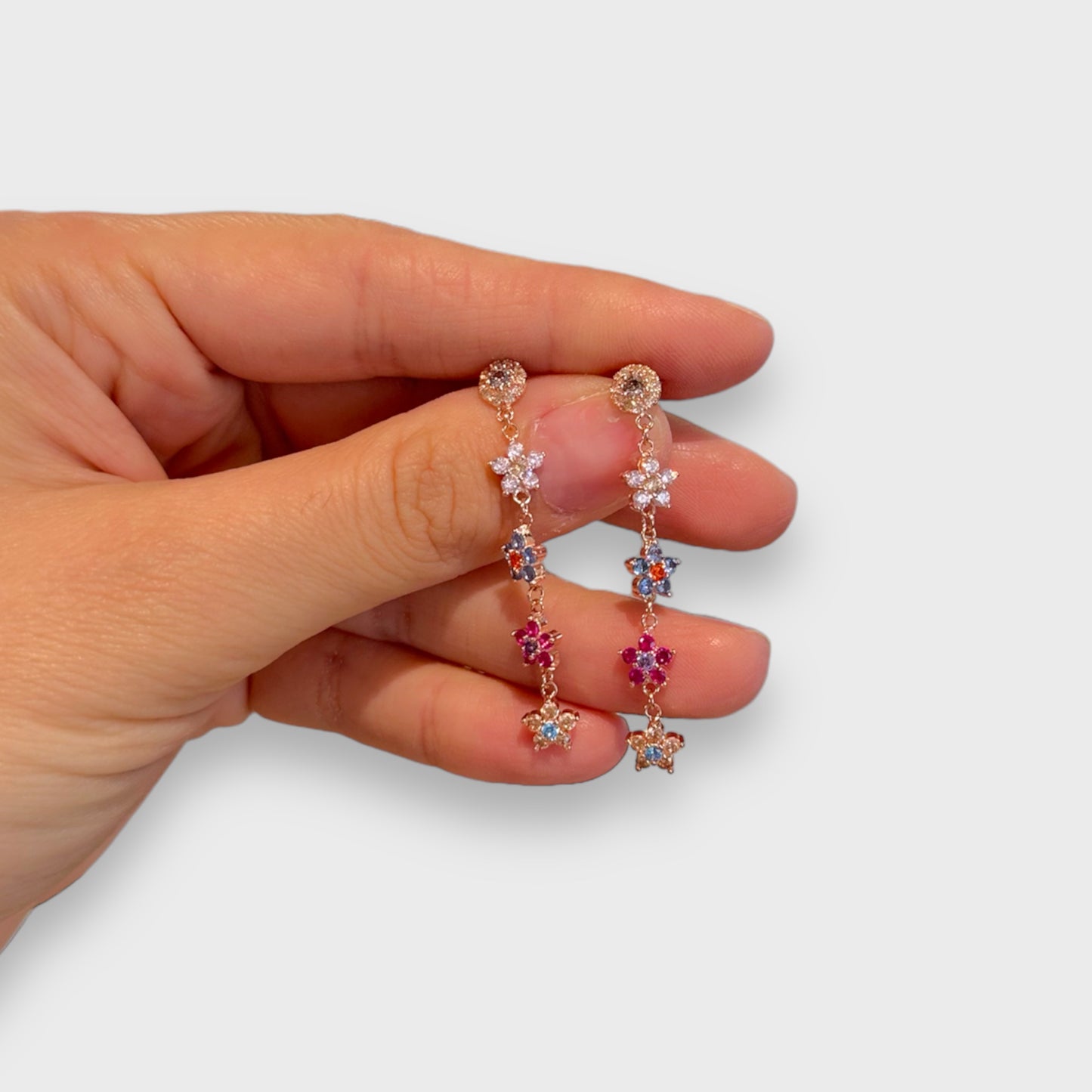 Orecchini pendenti in argento 925 con zirconi che formano fiorellini