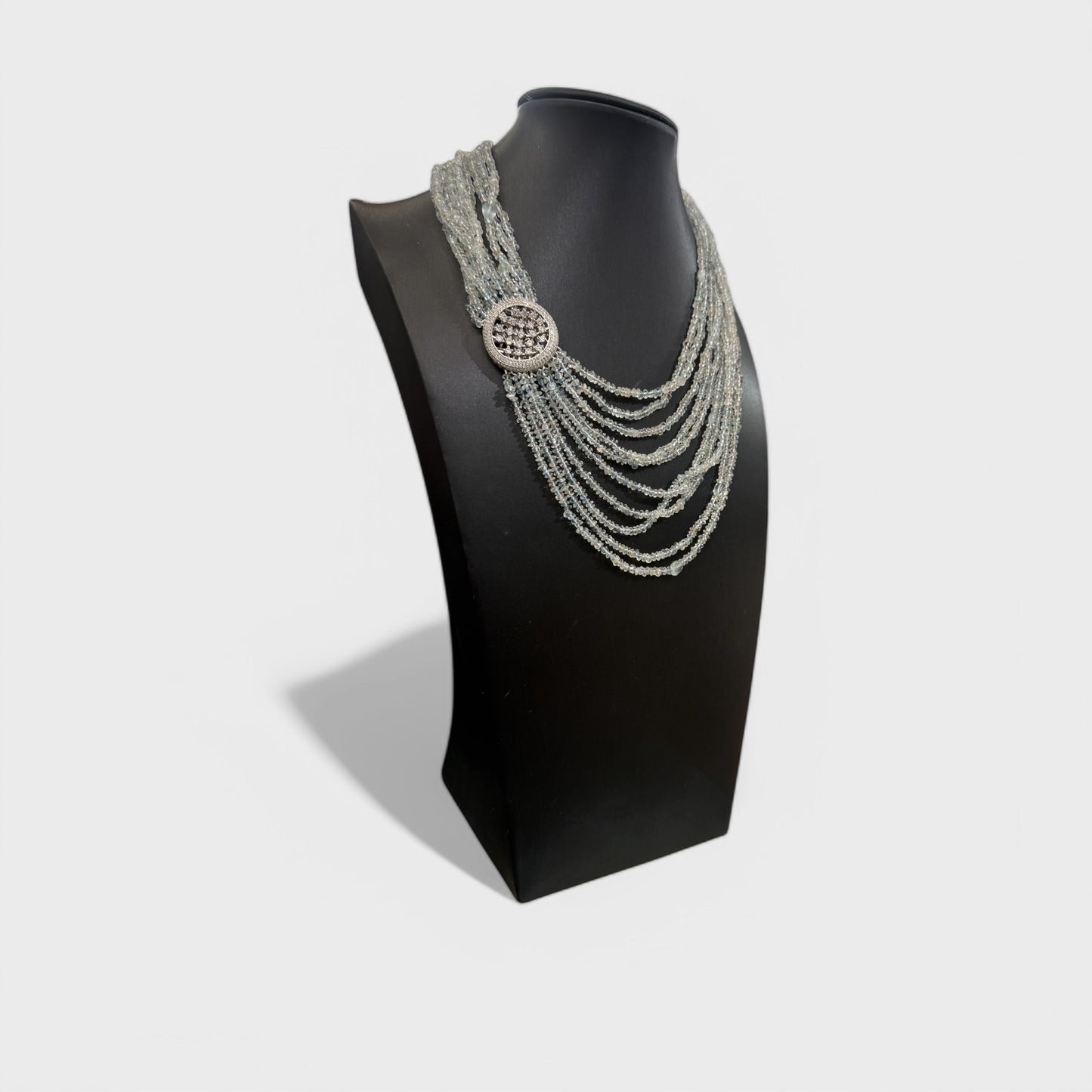 Collana in Acquamarina naturale con chiusura di punti luce realizzata a mano pezzo unico