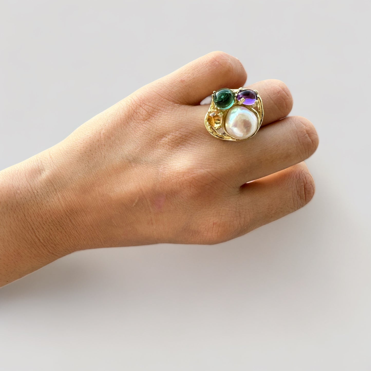 Anello in argento 925 placcato oro giallo con perla naturale e quarzi taglio cabochon idrotermali