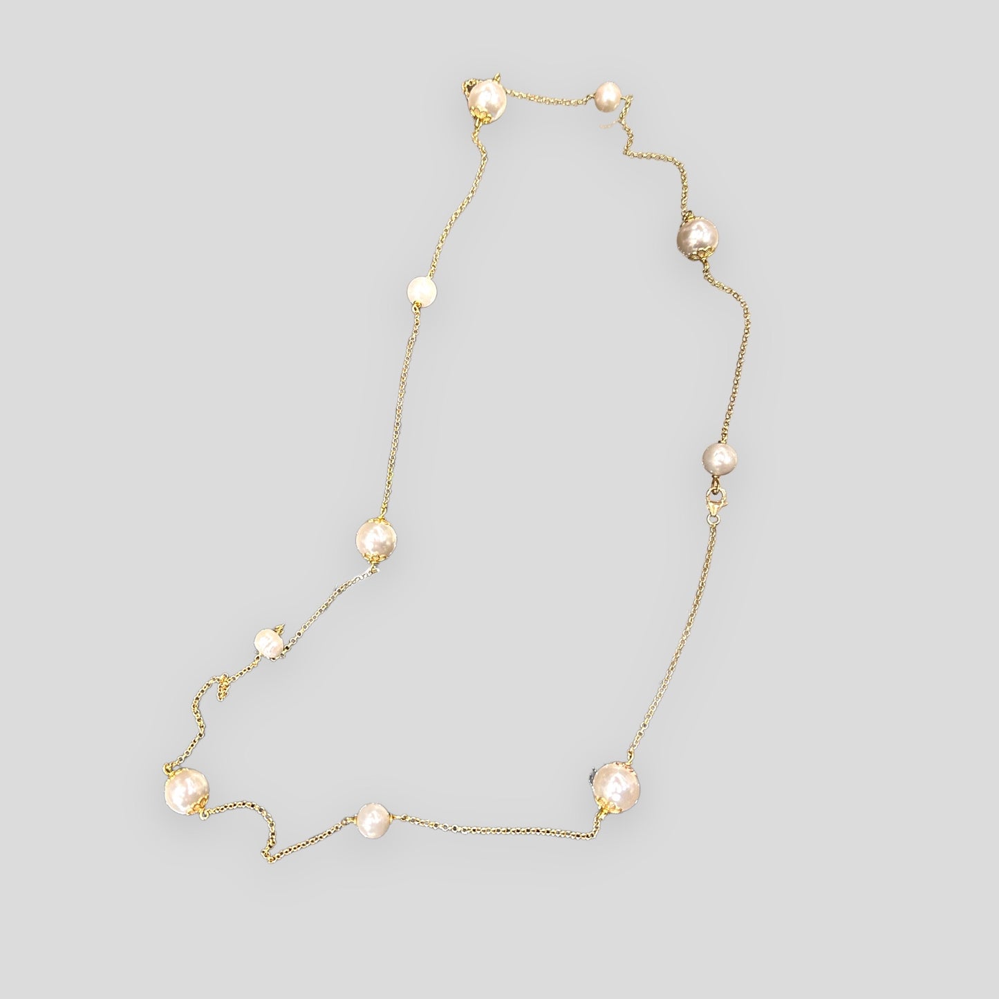 Collana lunga in argento 925 placcato oro giallo con perle d'acqua dolce e di madreperla