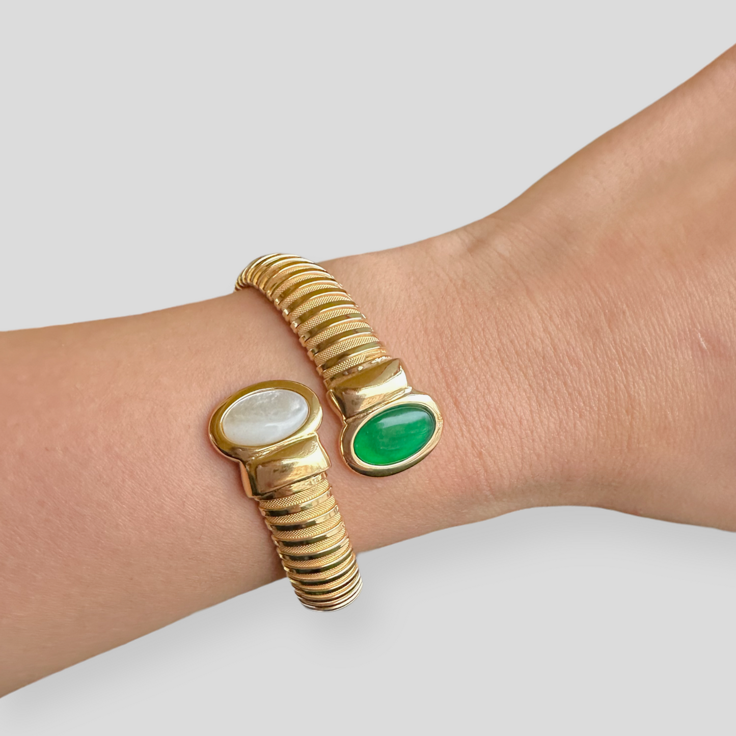 Bracciale Tubogas Contrariè in Argento 925 Placcato Oro Giallo con Pietre Cabochon di Malachite e Madreperla o Lapis