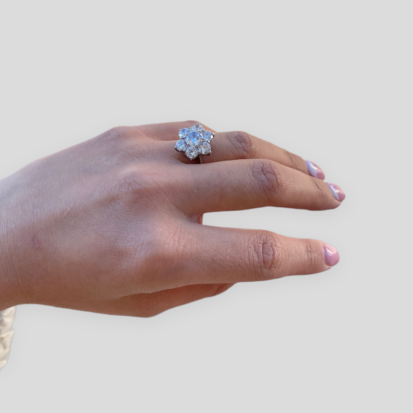 Anello Solitario in Argento 925 con Zirconi Taglio Brillante a Forma di Fiore peso 5,6 gr