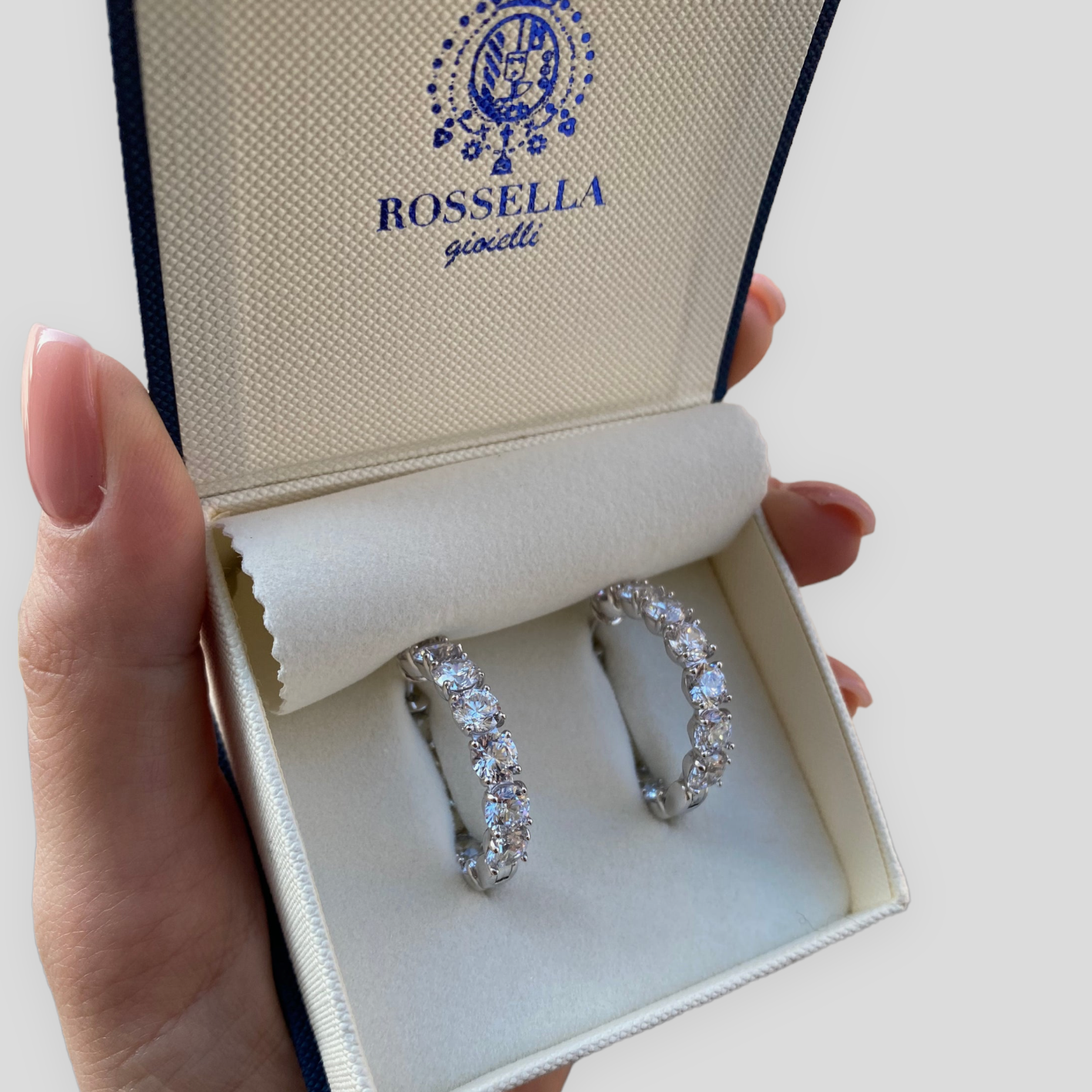 Orecchini a cerchio con zirconi in argento 925 - Rossella Gioielli