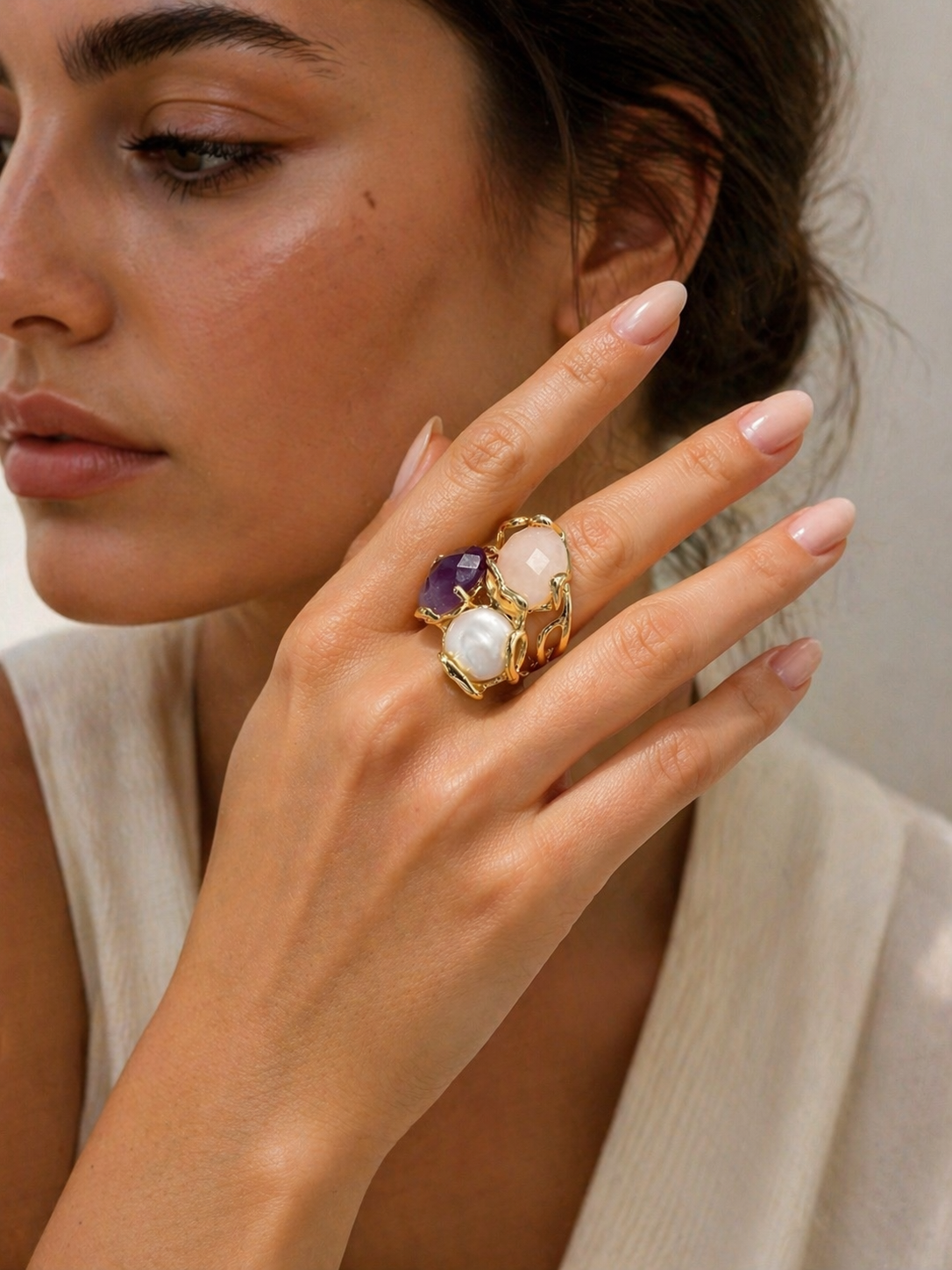 Anello Elegante in Pietre Naturali e Ottone