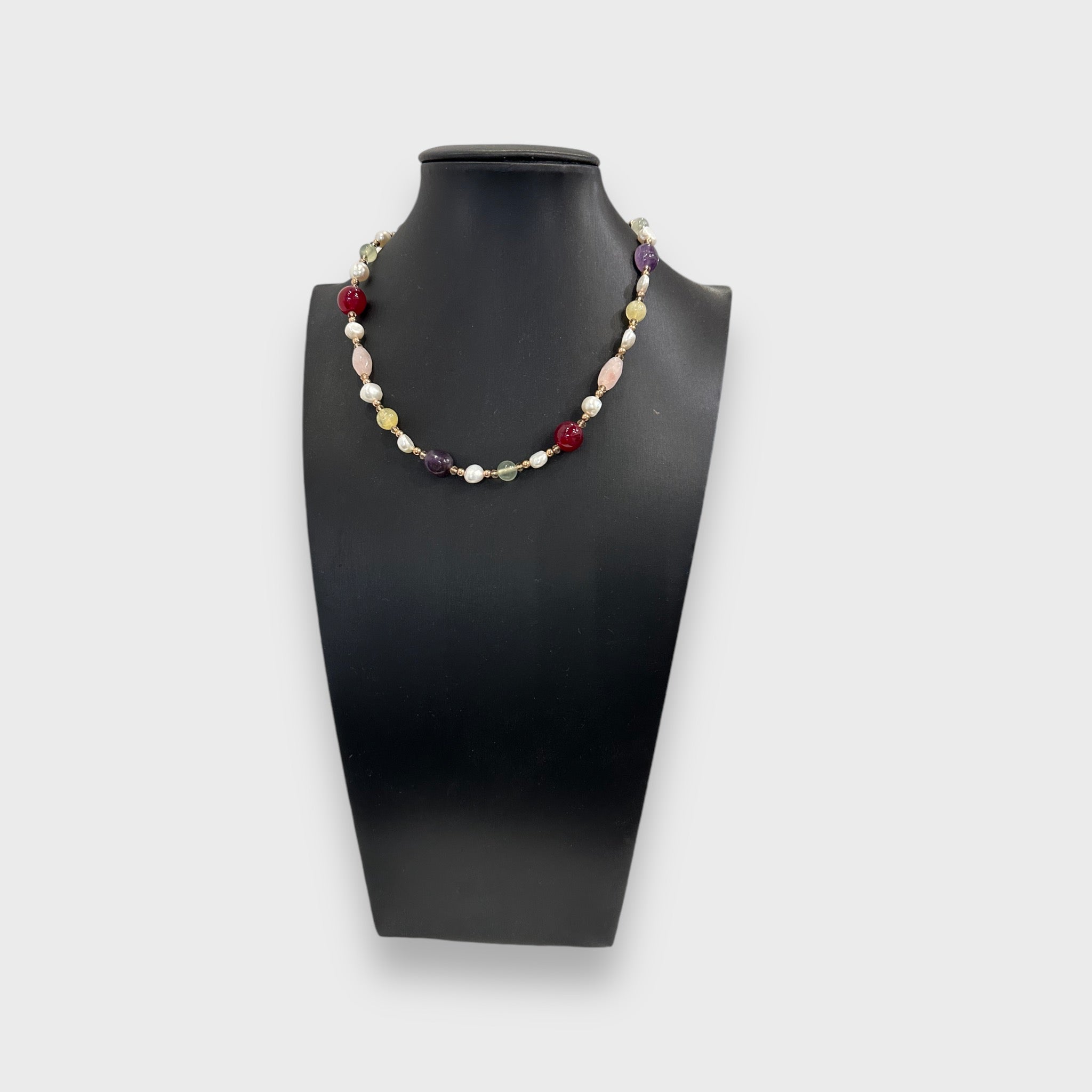 Collane in pietre dure naturali in tre misure di lunghezza