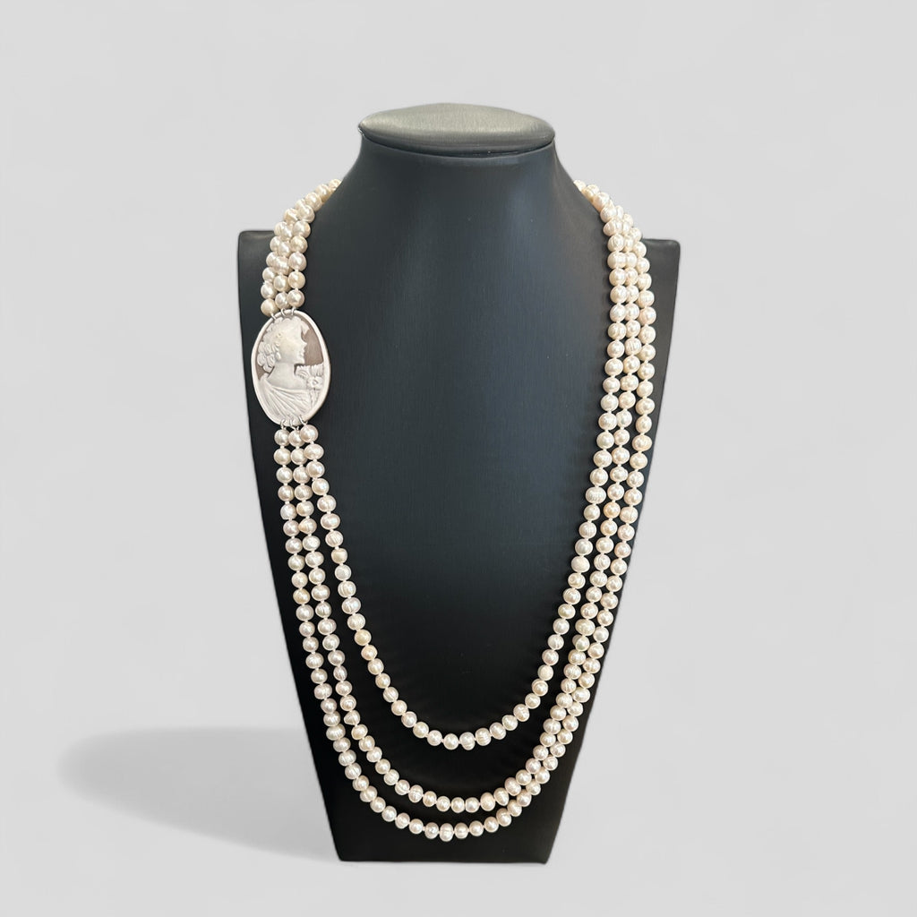 Collana lunga in Perle Naturali e Cammeo Naturale lavorato a mano