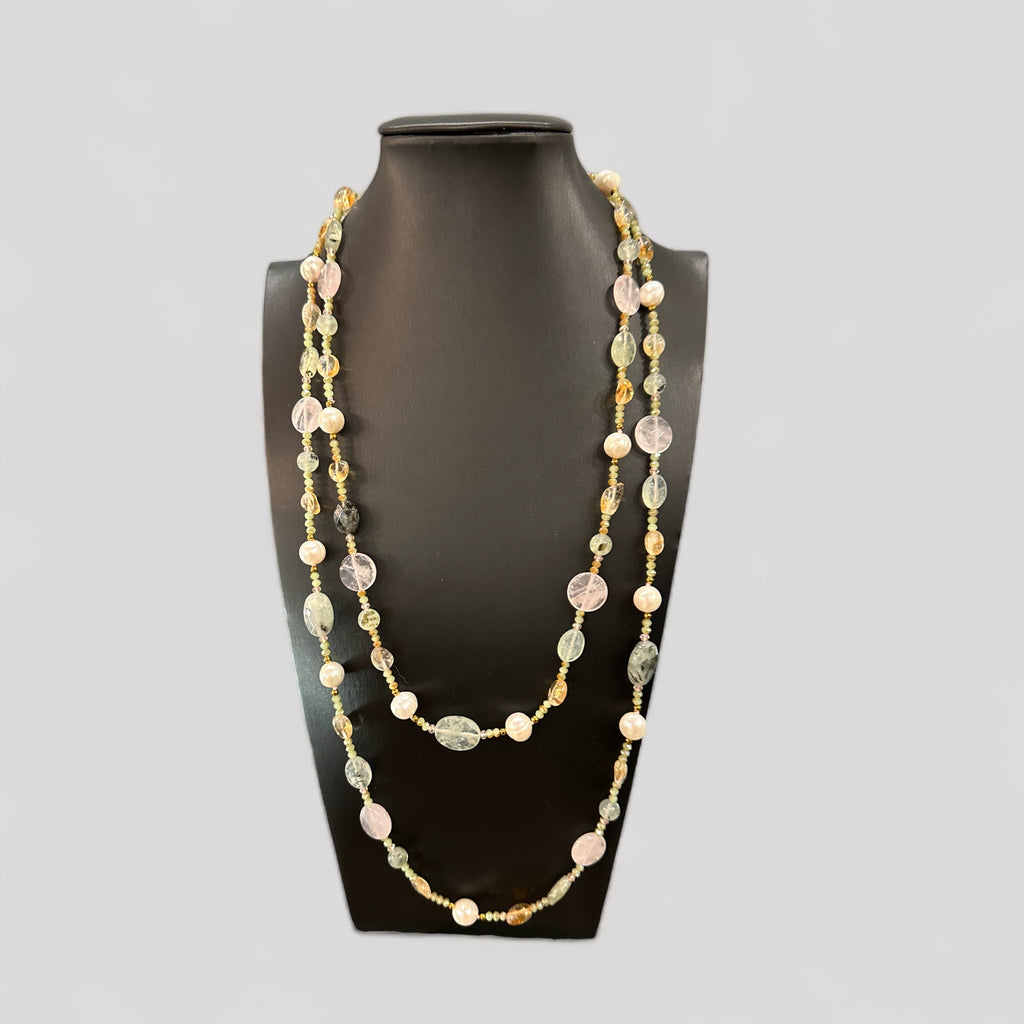 Collane in prehenite, quarzo citrino, quarzo rosa e perle d’acqua dolce