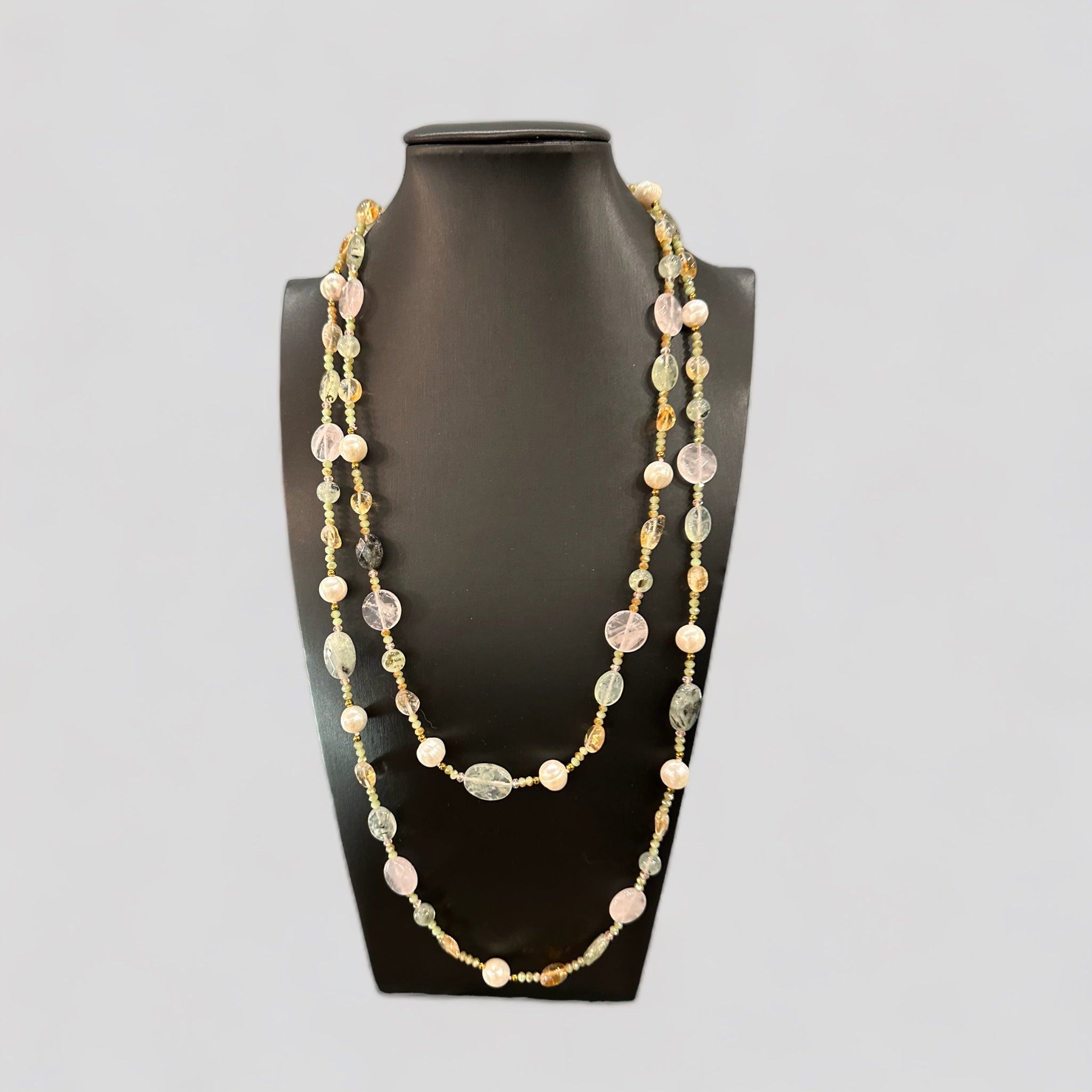 Collane in prehenite, quarzo citrino, quarzo rosa e perle d’acqua dolce
