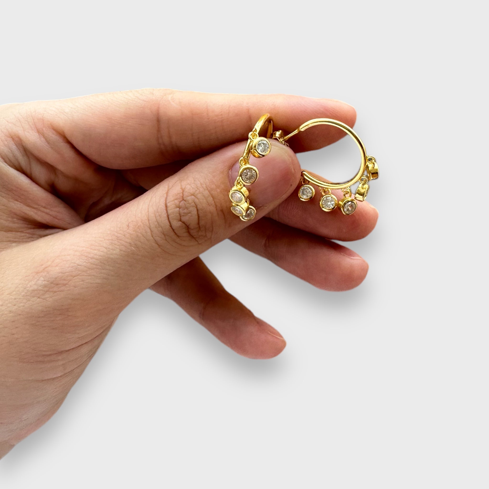 Orecchini cerchio in argento 925 con pendenti in zirconi