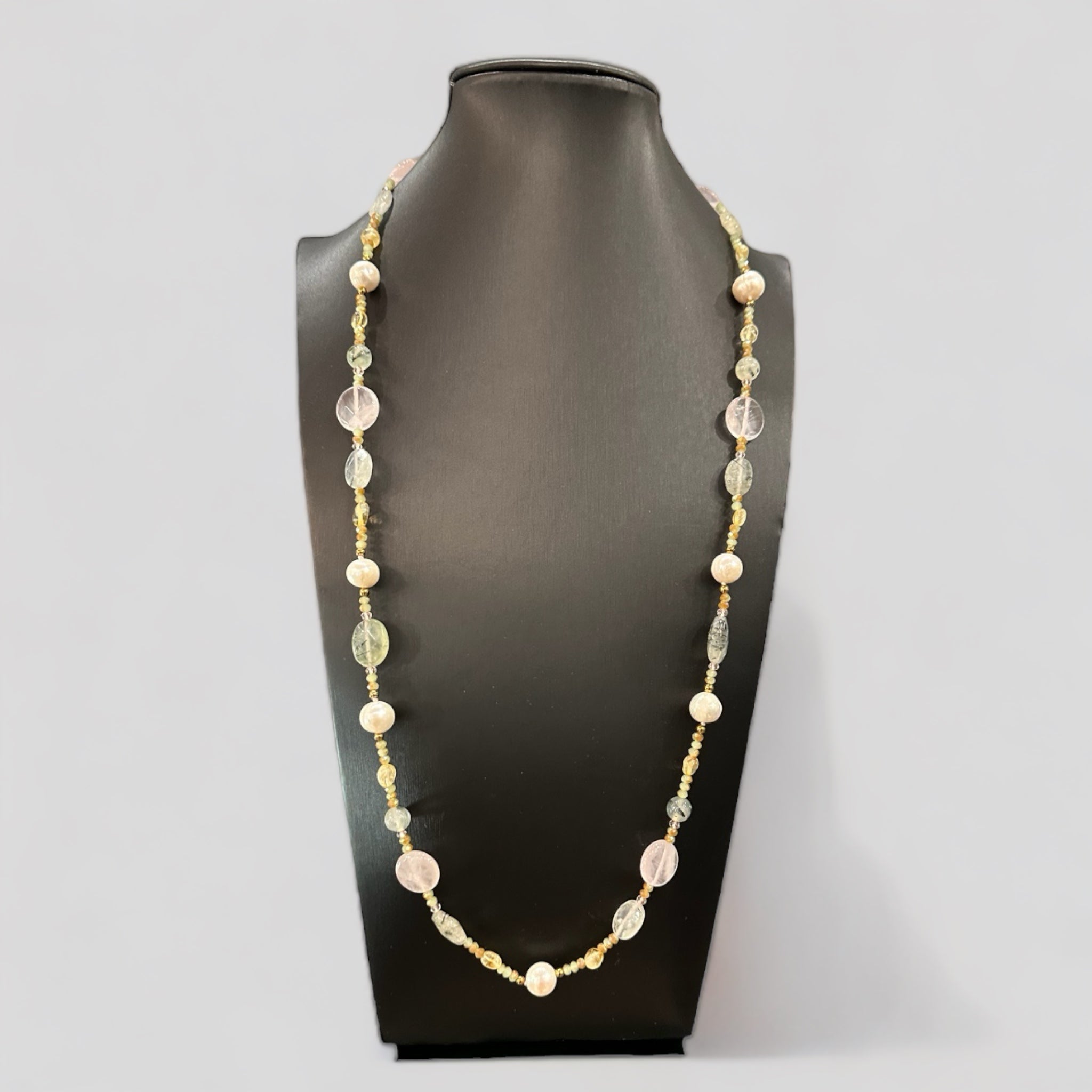 Collane in prehenite, quarzo citrino, quarzo rosa e perle d’acqua dolce