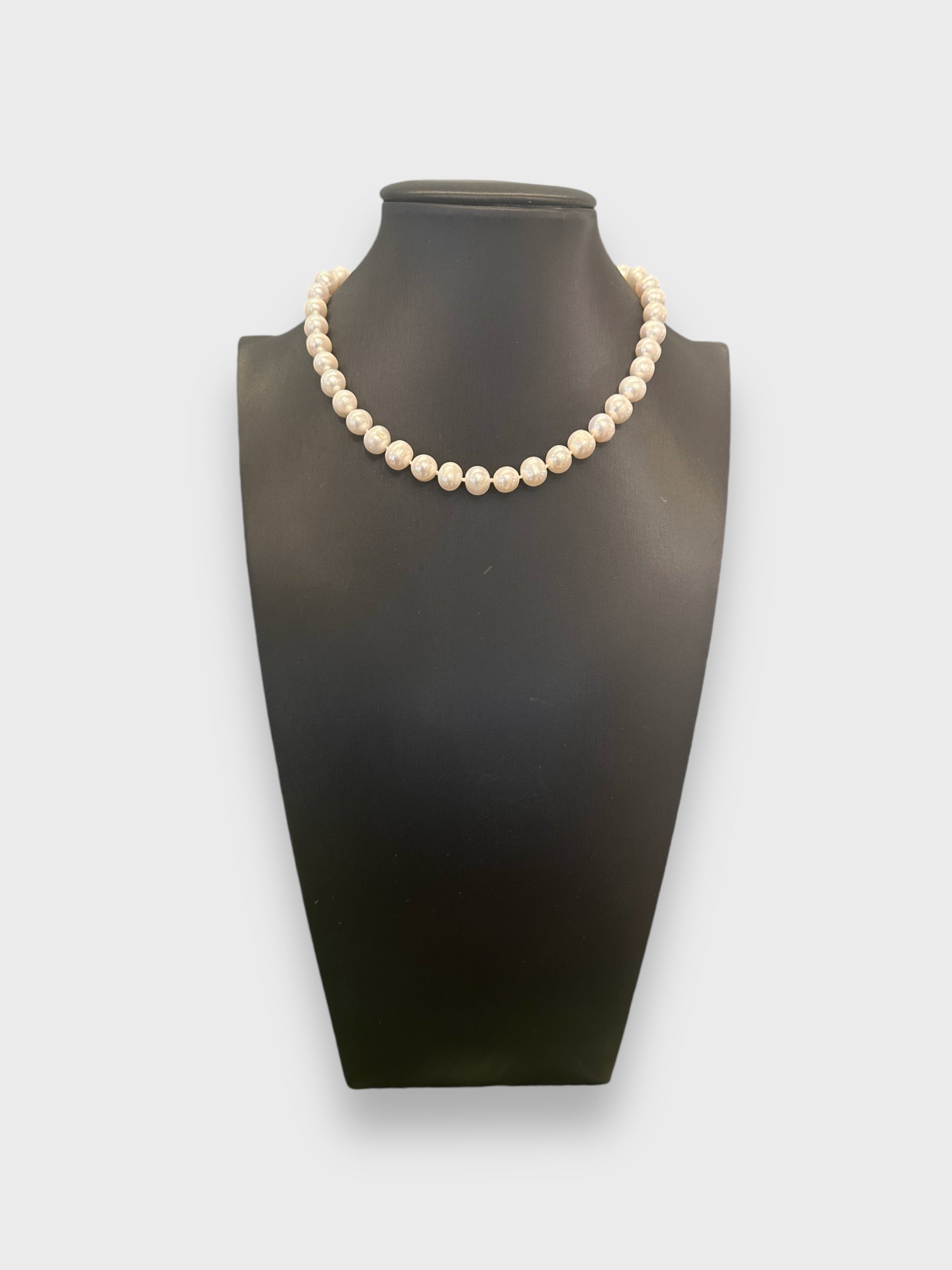 Collana in perle naturali d’ acqua dolce con fermaglio in argento 925 placcato oro giallo