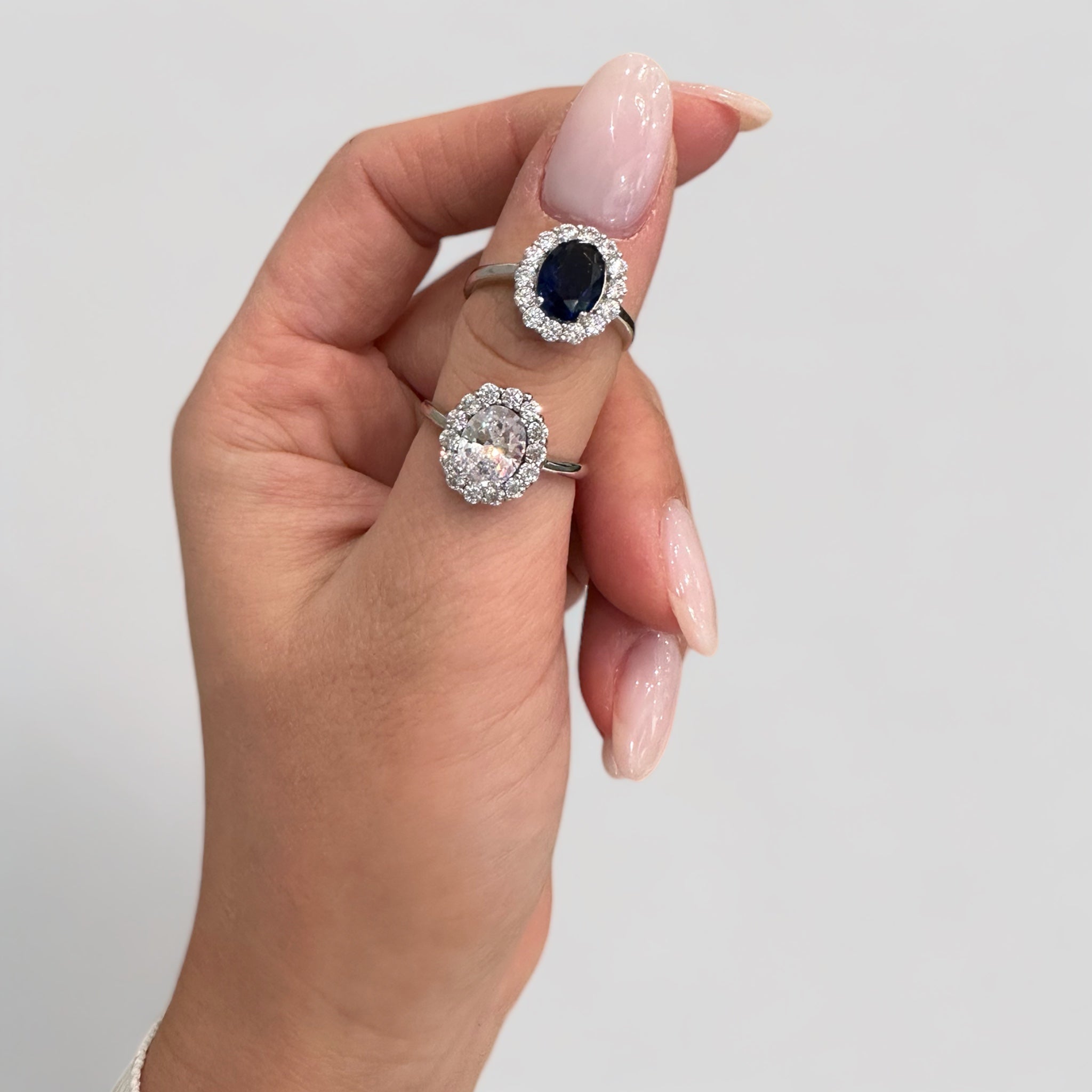 Anello a Fiore con punti luce in zirconi in Argento 925% regolabile