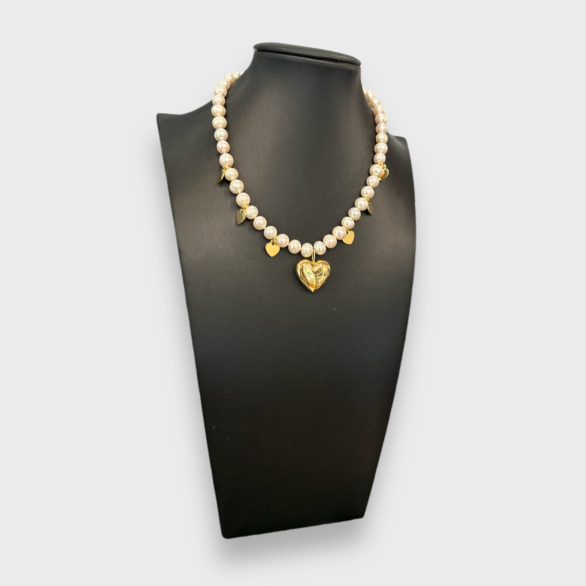 Collana girocollo in perle naturali d’acqua dolce e pendenti in argento 925 placcato oro giallo