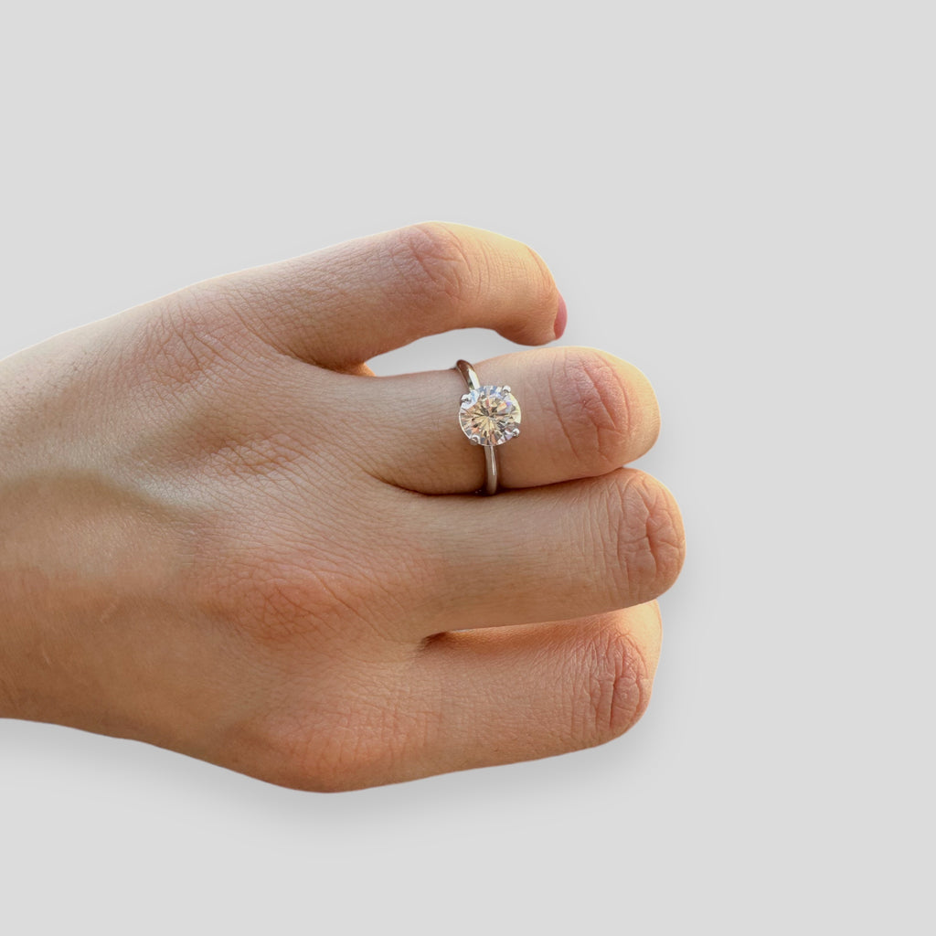 #Anello solitario 4griffe con zircone di circa 1,5 ct in argento 925 rodiato