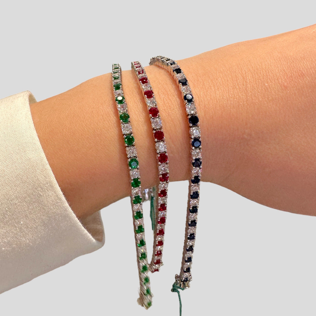 #Bracciale tennis  mm4 con zirconi alternati trasparente rosso, trasparente blu e trasparente verde in argento 925 rodiato, chiusura a cassetto con 2 otto di sicurezza