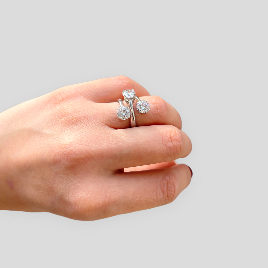 Anello Trilogy Contrariè con Zirconi Taglio Brillante in Argento 925% peso 5,4 gr